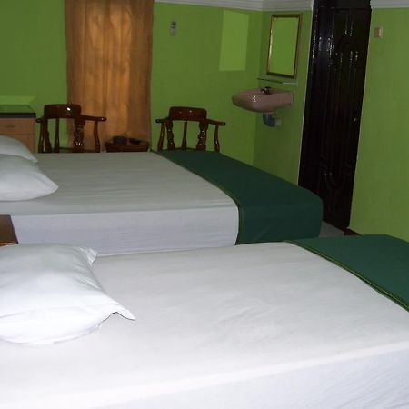Hotel Bahagia Пангкалан Бун Экстерьер фото