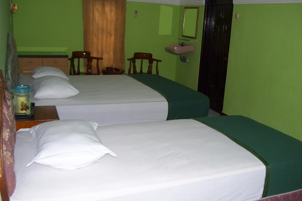 Hotel Bahagia Пангкалан Бун Экстерьер фото
