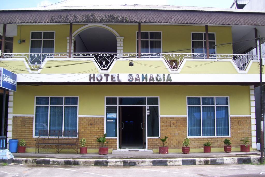 Hotel Bahagia Пангкалан Бун Экстерьер фото